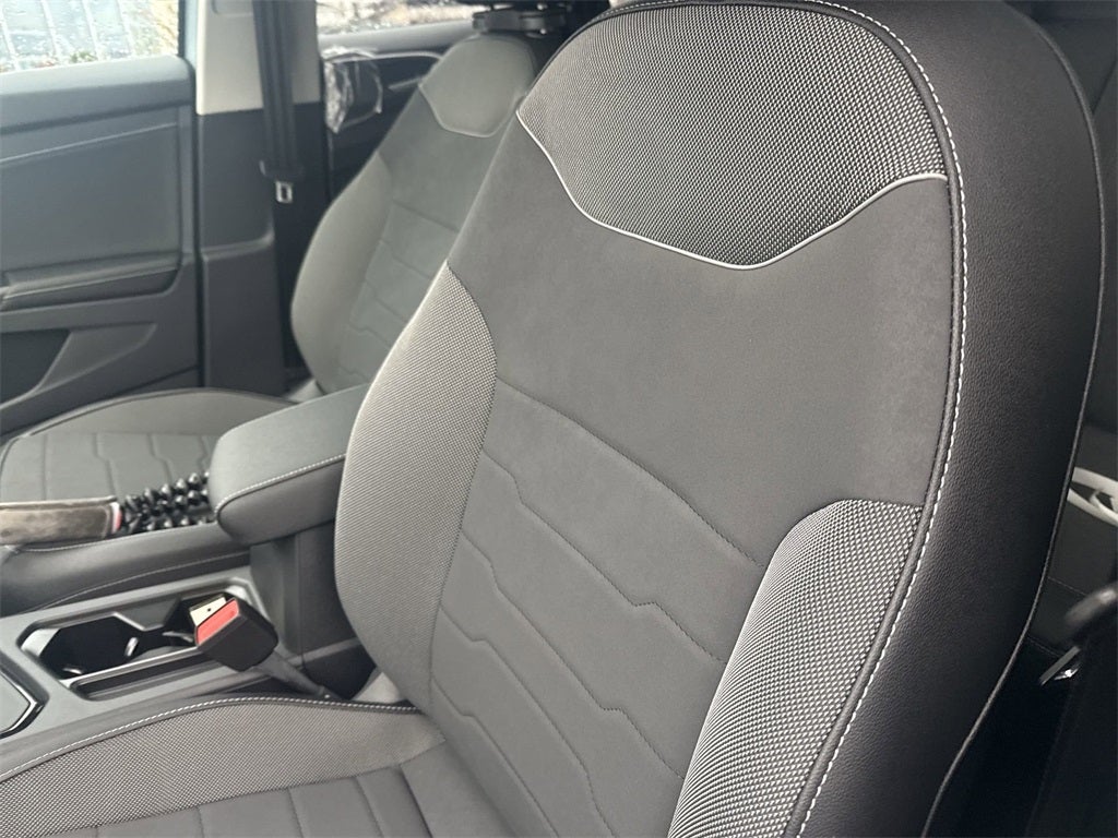 2026 Volkswagen Taos 1.5T SE Black