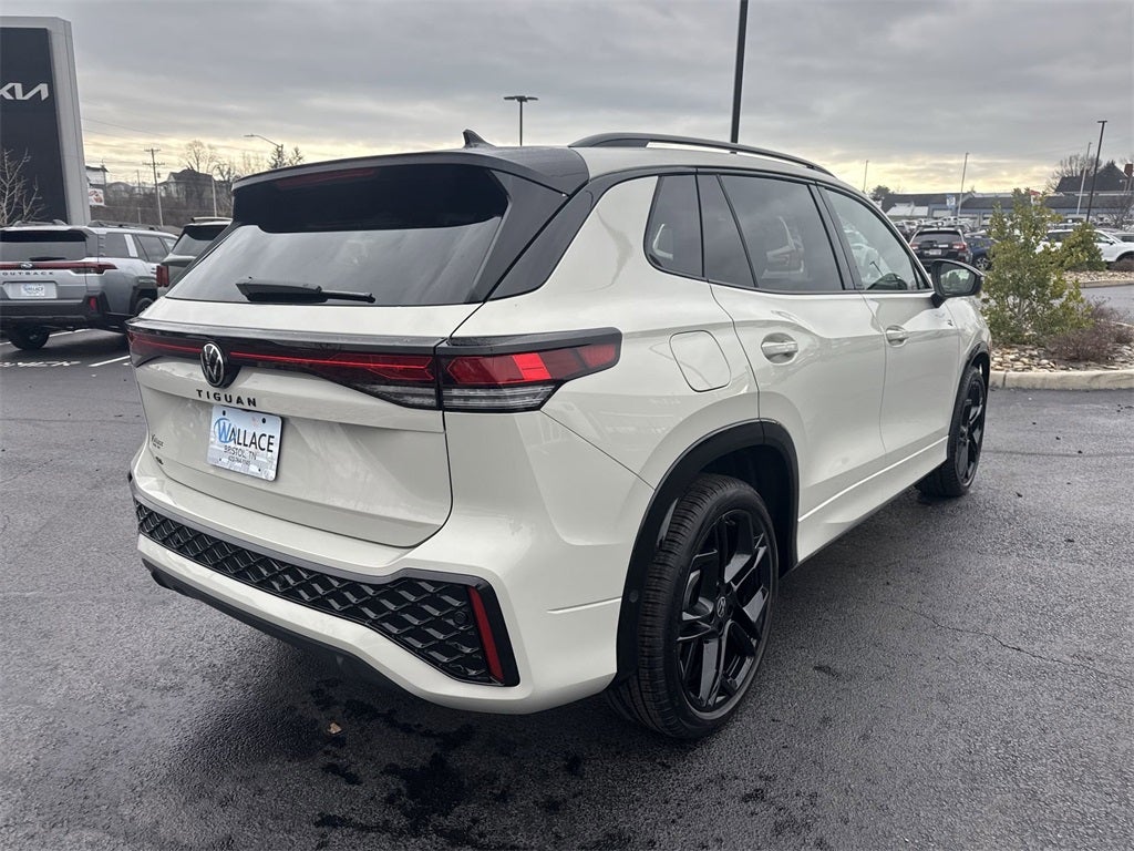 2026 Volkswagen Tiguan 2.0T SE R-Line Black