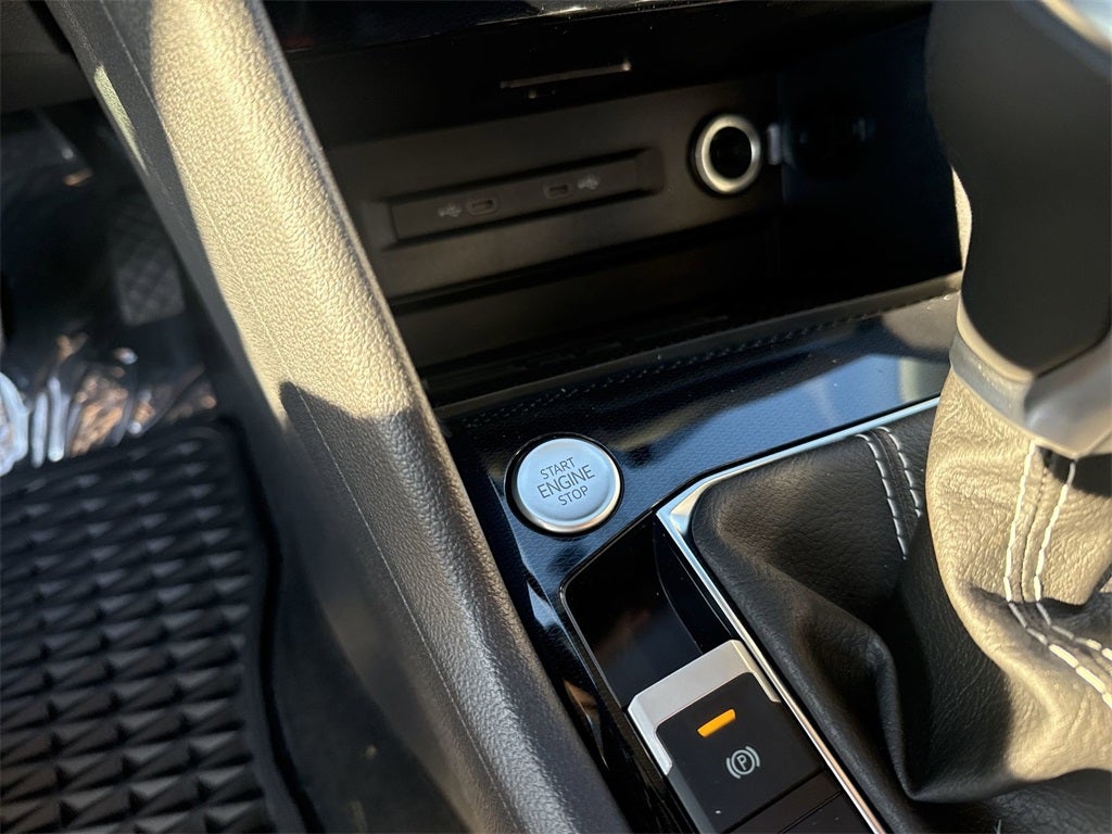 2025 Volkswagen Taos 1.5T SE